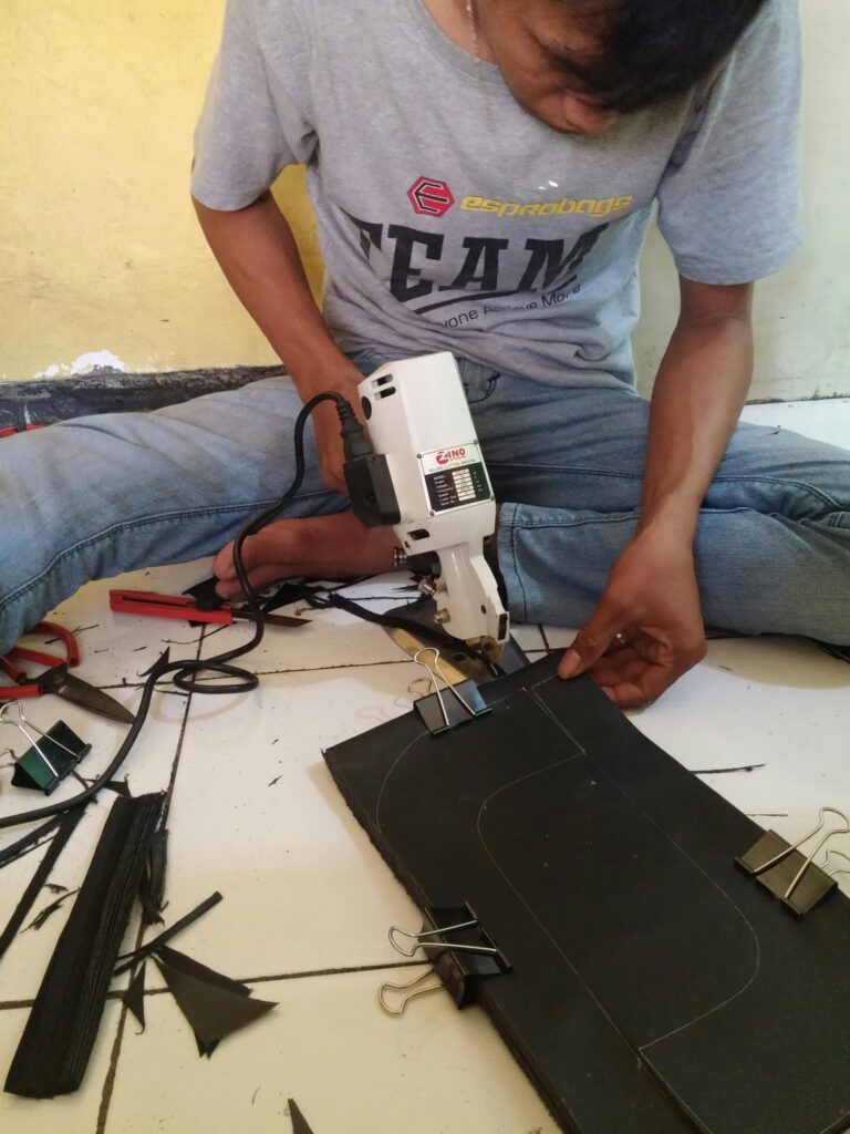 Pabrik Tas Esprobags Dokumentasi Kerja Potong Bahan