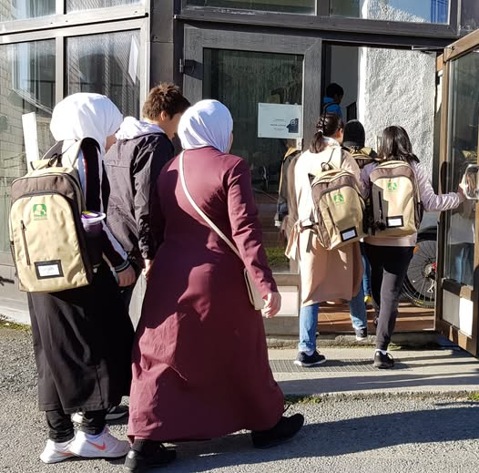 Produsen Tas Tangan Pertama Esprobags dokumentasi pesanan Tas Sekolah dari NORWEGIA